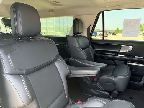 Used 2025 Ford Expedition Max Platinum AWD/4WD image 39