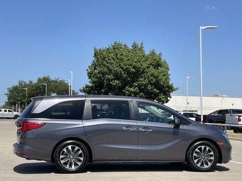 Used 2024 Honda Odyssey EX-L image 3