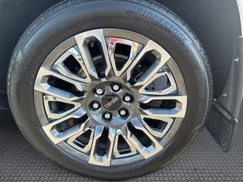 Used 2023 GMC Yukon Denali Ultimate AWD/4WD image 12