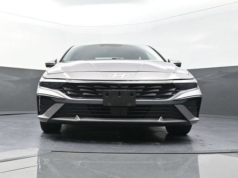 Used 2024 Hyundai Elantra Limited FWD image 32