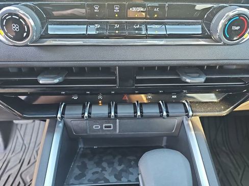 Used 2024 Chevrolet Colorado W/T image 22