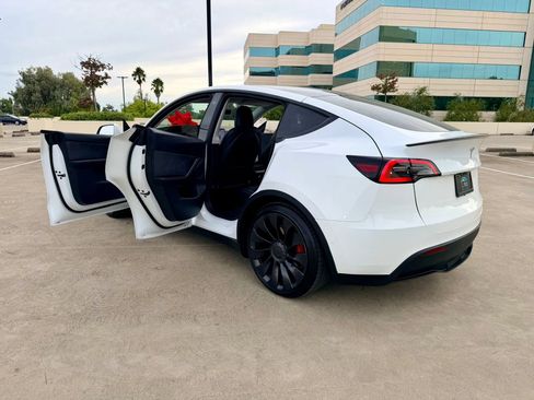 Used 2022 Tesla Model Y Performance AWD/4WD image 33