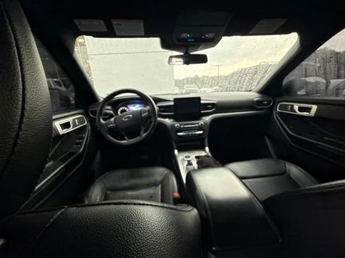 Used 2020 Ford Explorer XLT w/ Equipment Group 202A AWD/4WD image 8