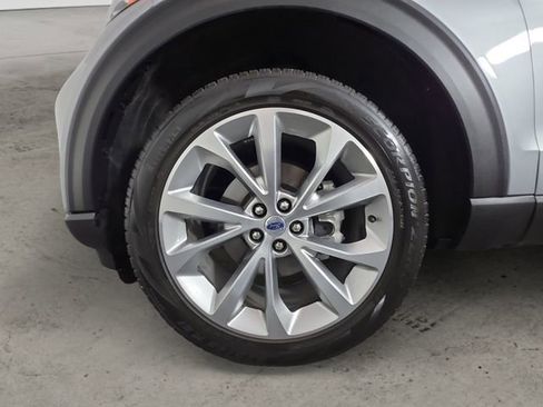 Used 2023 Ford Explorer Platinum w/ Technology Package image 14