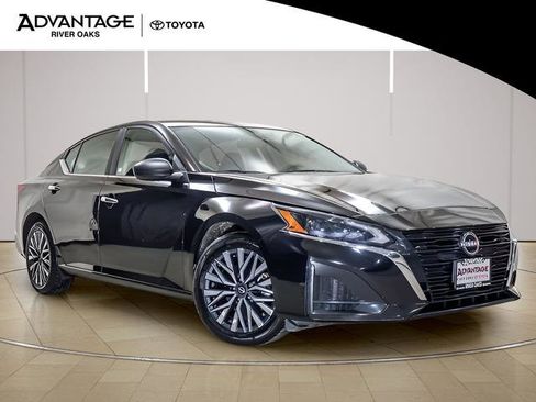 Used 2024 Nissan Altima 2.5 SV image 2