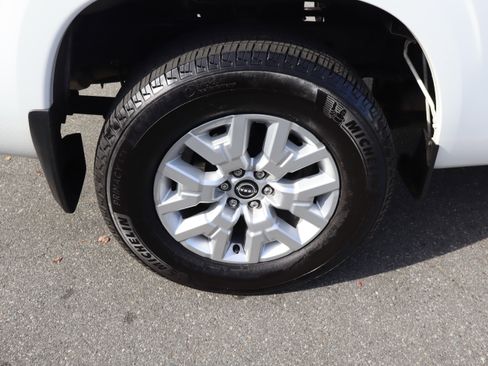 Used 2023 Nissan Frontier SV w/ Technology Package image 40