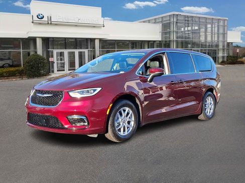 Used 2023 Chrysler Pacifica Touring-L image 1