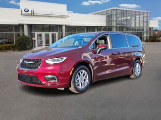 Used 2023 Chrysler Pacifica Touring-L video 1