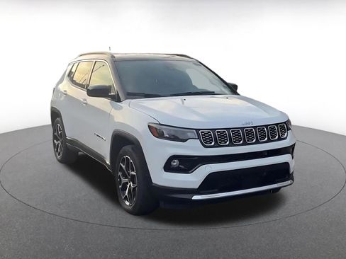 Used 2025 Jeep Compass Limited image 3
