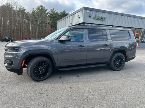 New 2025 Jeep Wagoneer L Series II w/ Premium Group I image 18