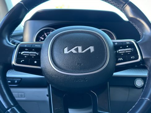 Used 2023 Kia Carnival LX FWD image 25