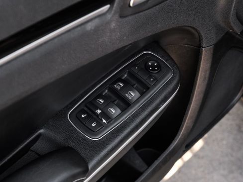 Used 2019 Chrysler 300 S RWD image 56