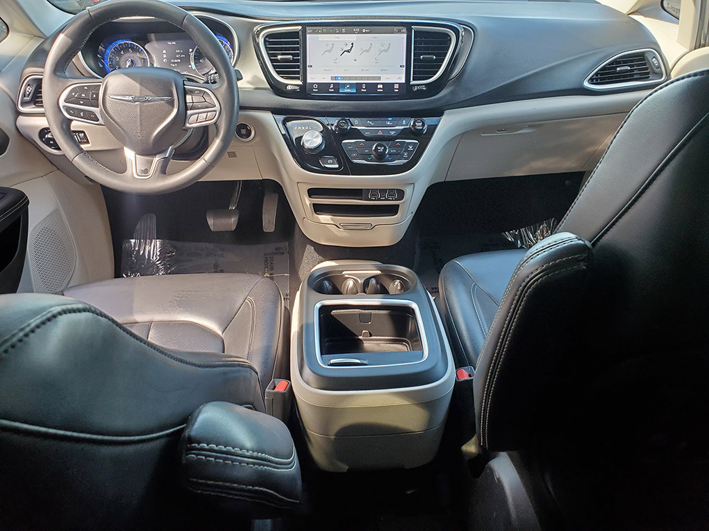 Used 2023 Chrysler Pacifica Touring-L FWD image 14