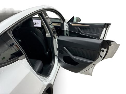 Certified 2023 Tesla Model Y Long Range AWD/4WD image 12