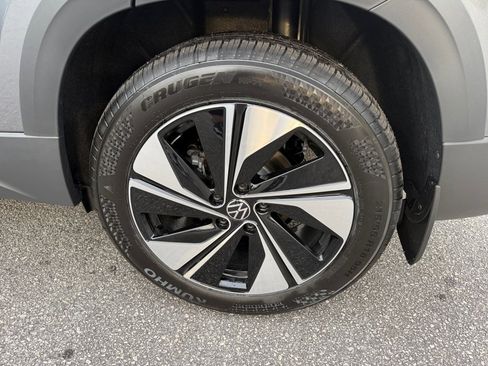 New 2026 Volkswagen Taos SE image 22