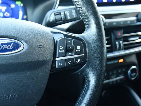 Used 2021 Ford Escape Titanium image 34