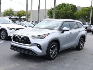 Used 2023 Toyota Highlander XLE FWD video 1