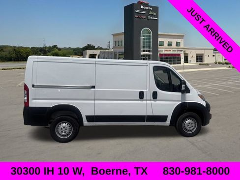 Used 2025 RAM ProMaster 2500 w/ Convenience Group FWD image 2