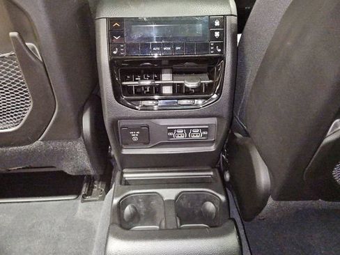 Used 2023 Jeep Grand Cherokee L Limited w/ Luxury Tech Group II AWD/4WD image 29
