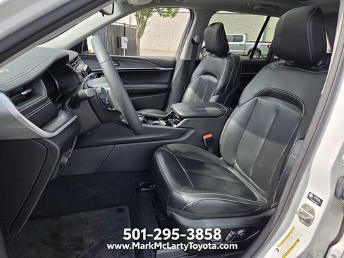 Used 2023 Jeep Grand Cherokee Limited AWD/4WD image 9