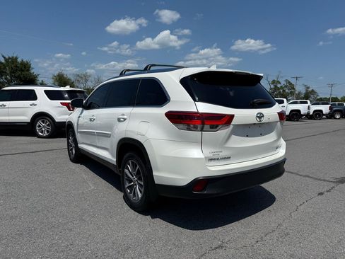 Used 2019 Toyota Highlander XLE AWD/4WD image 4