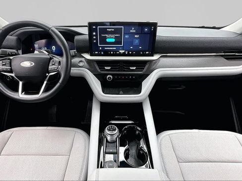 Certified 2025 Ford Explorer Platinum w/ LUX Leather Package AWD/4WD image 16