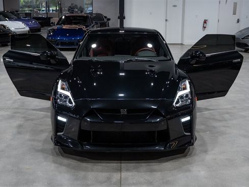 Used 2021 Nissan GT-R Premium AWD/4WD image 34
