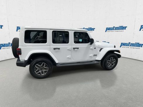 Used 2025 Jeep Wrangler Unlimited Sahara AWD/4WD image 12