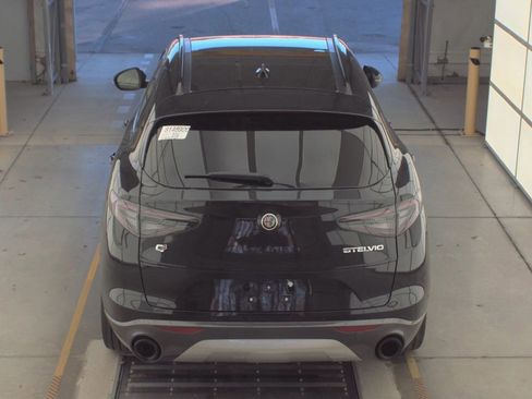 Used 2024 Alfa Romeo Stelvio Ti w/ Performance Driving Package image 4