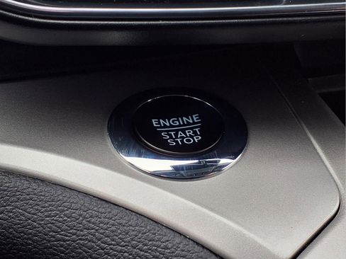 Certified 2022 Ford Explorer XLT w/ Equipment Group 202A image 21