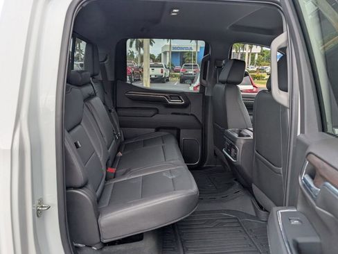 Used 2023 GMC Sierra 1500 SLT w/ SLT Premium Plus Package image 17