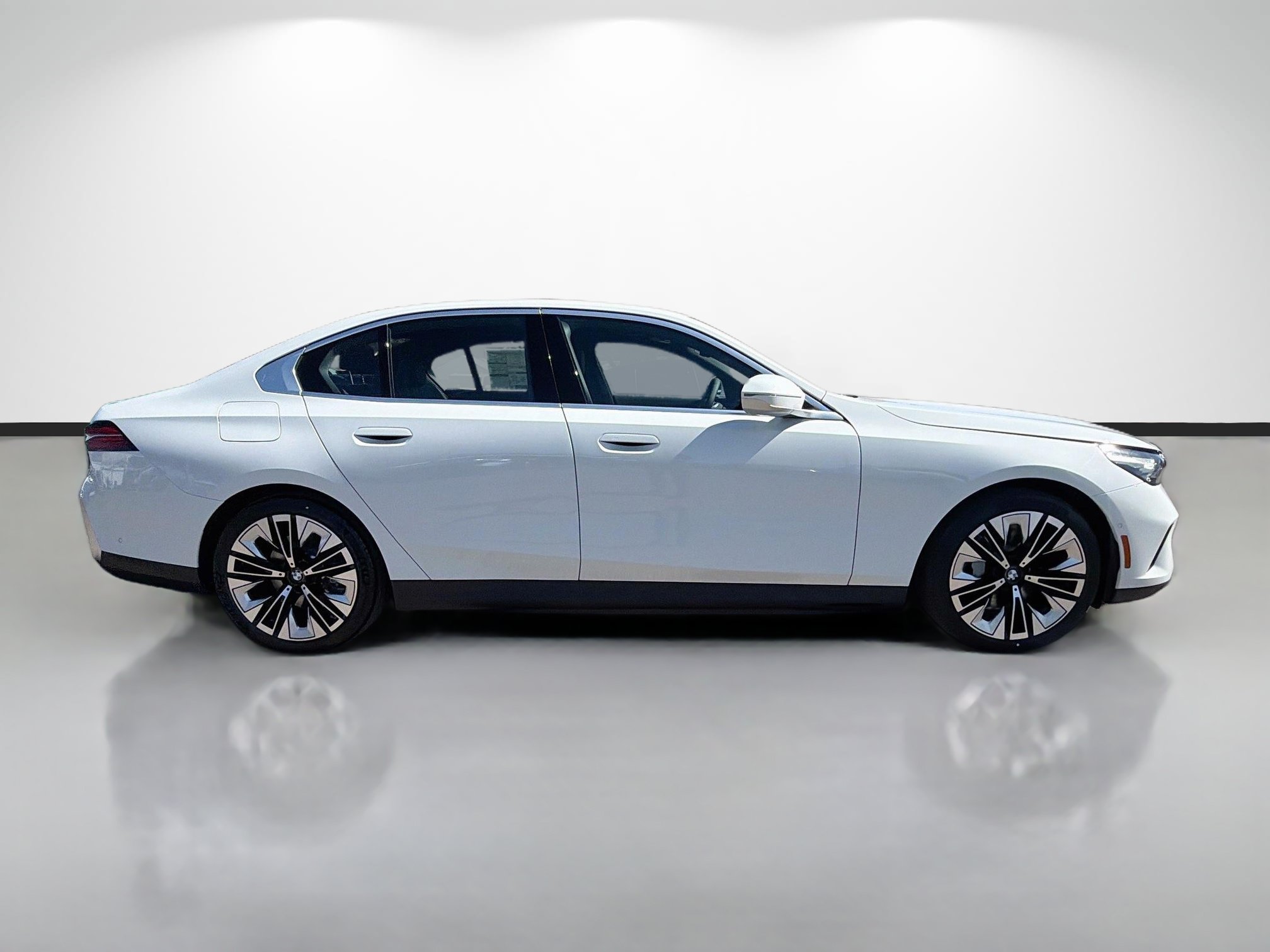 Used 2026 BMW i5 eDrive40 RWD image 2