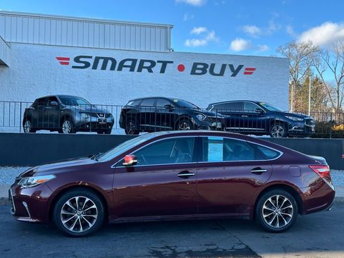 Used 2016 Toyota Avalon XLE Premium image 9