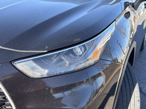 Used 2022 Toyota Highlander L image 10