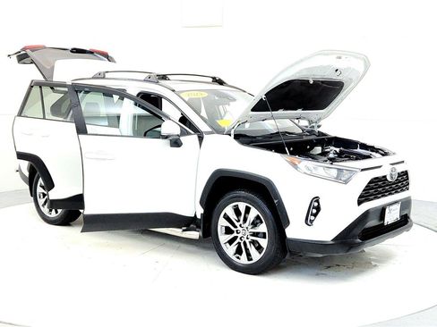 Certified 2021 Toyota RAV4 XLE Premium image 12