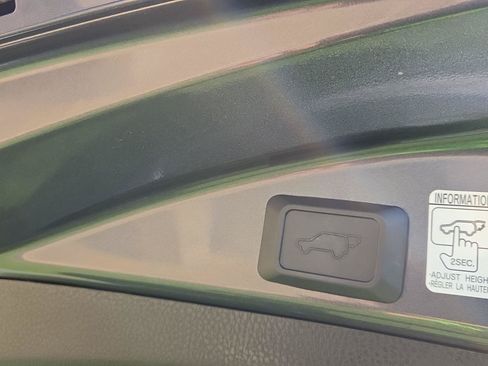 Used 2016 Toyota RAV4 XLE FWD image 17
