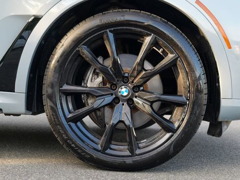 Used 2024 BMW X7 xDrive40i w/ M Sport Package AWD/4WD image 12