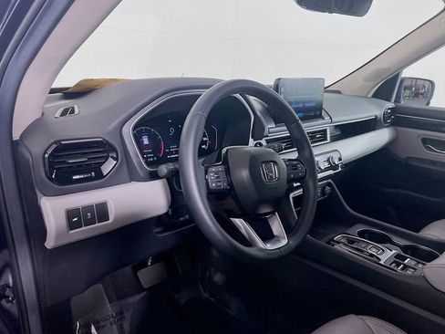 Certified 2025 Honda Pilot EX-L image 9