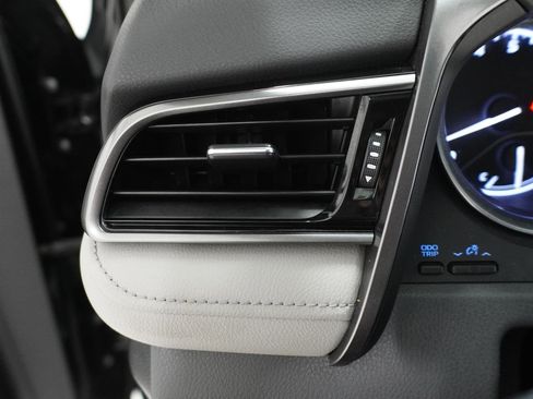 Used 2020 Toyota Camry LE image 16