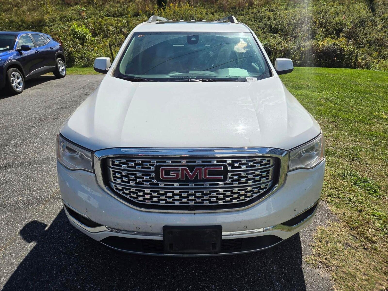 Used 2019 GMC Acadia Denali w/ Technology Package AWD/4WD image 2