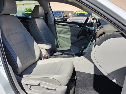 Used 2018 Volkswagen Passat 2.0T SE image 14