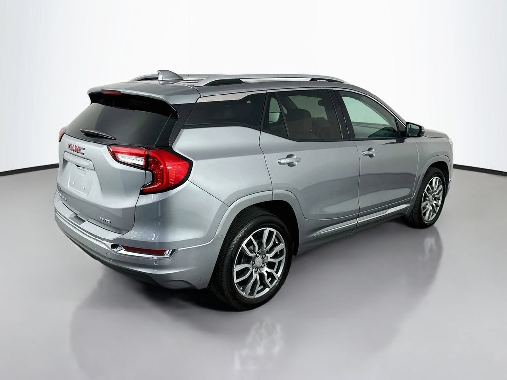 Used 2024 GMC Terrain Denali w/ Denali Premium Package AWD/4WD image 7