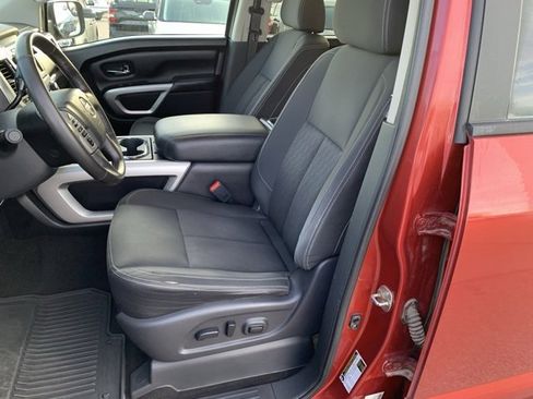 Used 2019 Nissan Titan SV w/ SV Convenience Package image 32