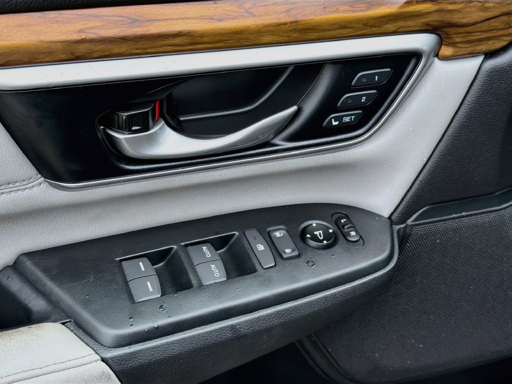 Used 2018 Honda CR-V Touring image 23
