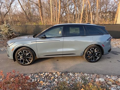 New 2026 Lincoln Nautilus Reserve image 2