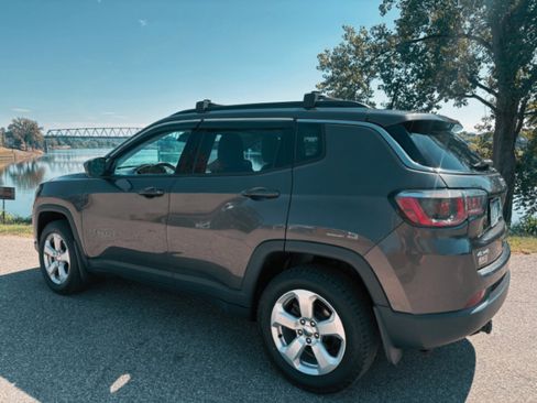 Used 2018 Jeep Compass Latitude w/ Popular Equipment Group image 3