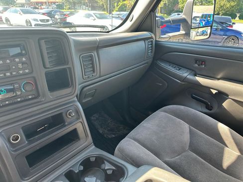 Used 2004 GMC Sierra 3500 SLE w/ Heavy-Duty Power Package RWD image 12