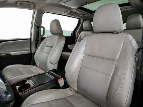 Used 2017 Toyota Sienna Limited Premium w/ Outdoor Package image 12