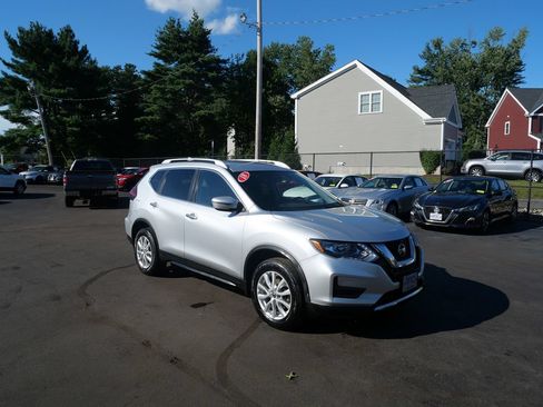 Used 2018 Nissan Rogue SV AWD/4WD image 2