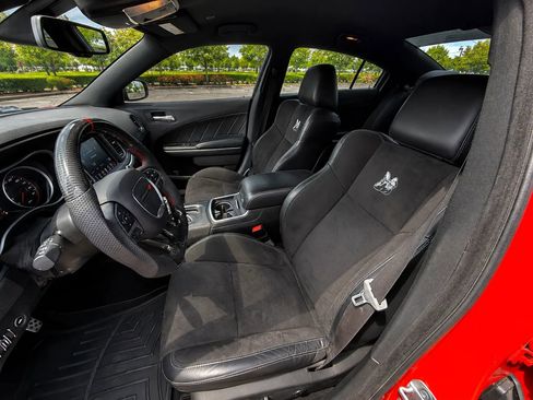 Used 2017 Dodge Charger R/T Scat Pack w/ Beats Audio Group RWD image 16